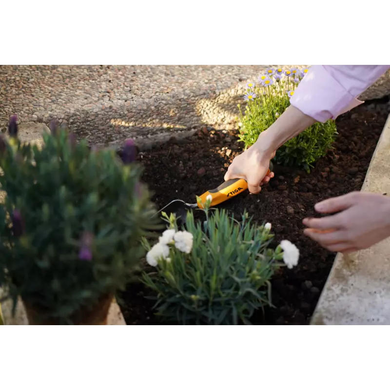 TransplanterTrowel_2H1410001ST1_amb09_web